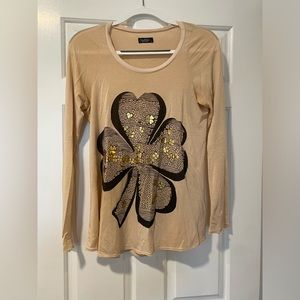 Lauren Moshi Beige Long Sleeve Tee with Clover Sequin Graphic